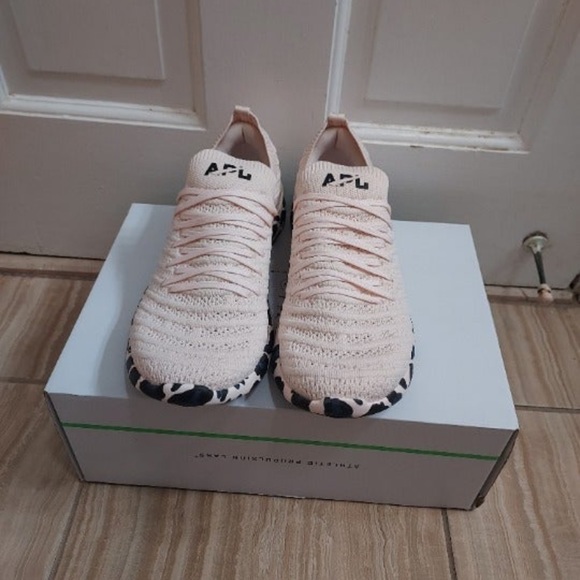 APL TechLoom Wave Creme Black Leopard Sneaker - Picture 6 of 8